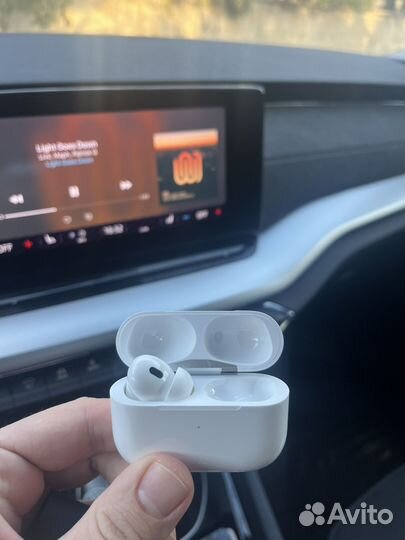 Airpods pro 2 оригинал (левый наушник + кейс)