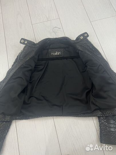 Женская куртка из питона