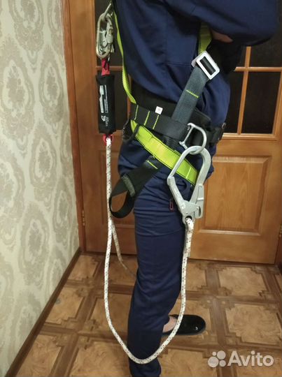 Страховочная привязь