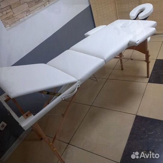 Массажный стол на деревянном каркасе