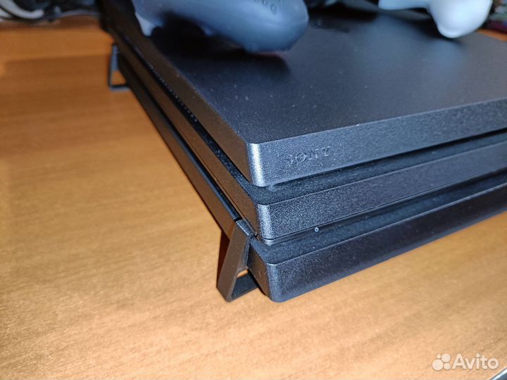 Sony playstation 4 PS4 pro 1tb CUH-7208B
