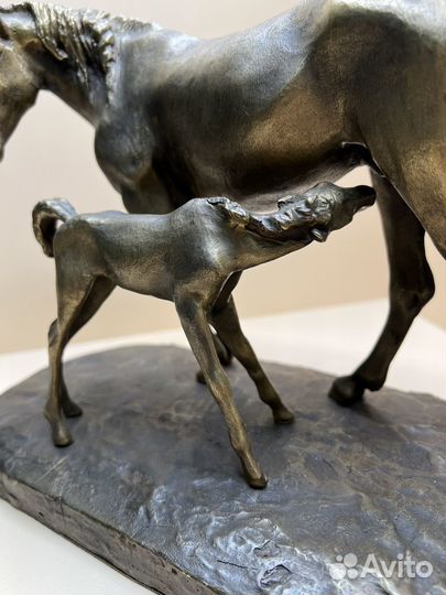 Бронзовая скульптура прогулка.Кони