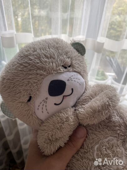 Мягкая игрушка для засыпания выдра Fisher price