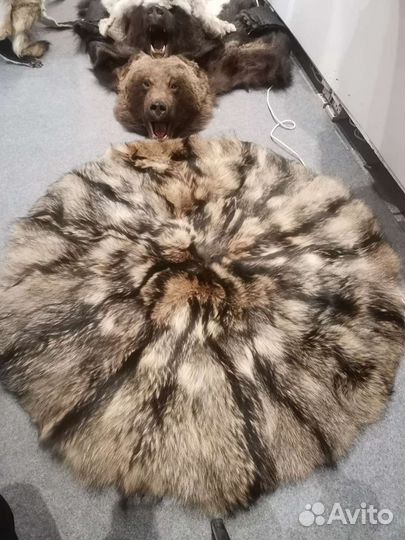 Покрывало из шкурок енота
