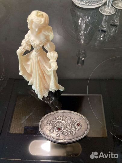 Пудреница старинная с зеркальцем