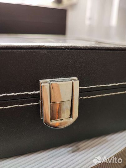 Коробка для хранения часов и браслетов