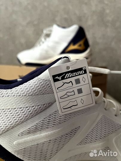 Кроссовки Mizuno Wave Lightning Z7 MID