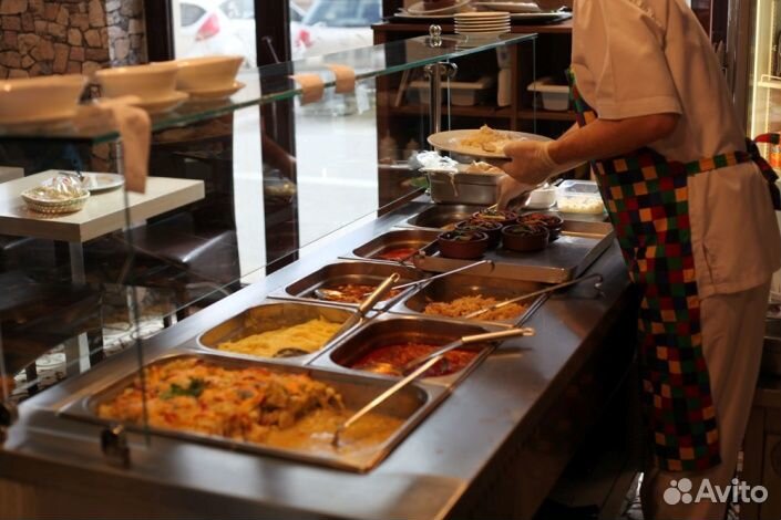 Сотрудник раздачи в день