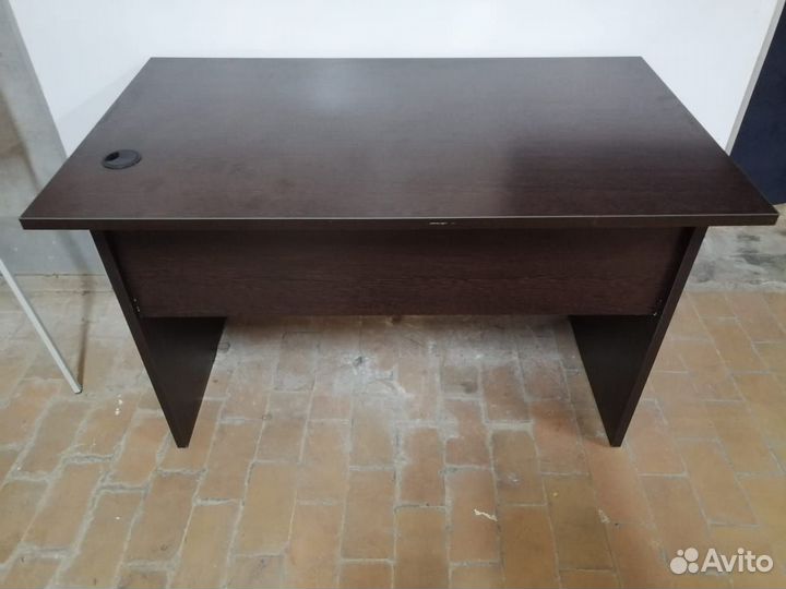 Офисный / компьютерный стол