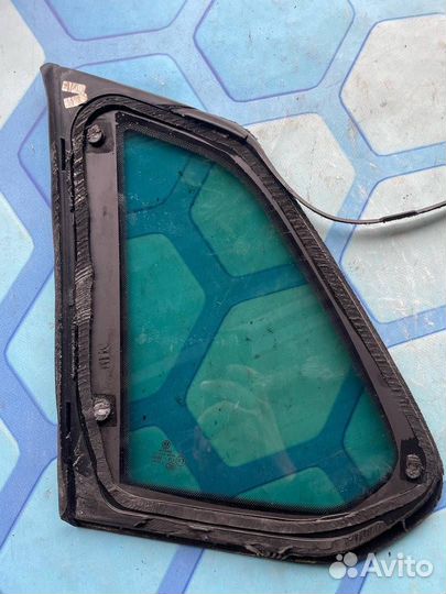 Стекло глухое правое универсал 5NA845042P