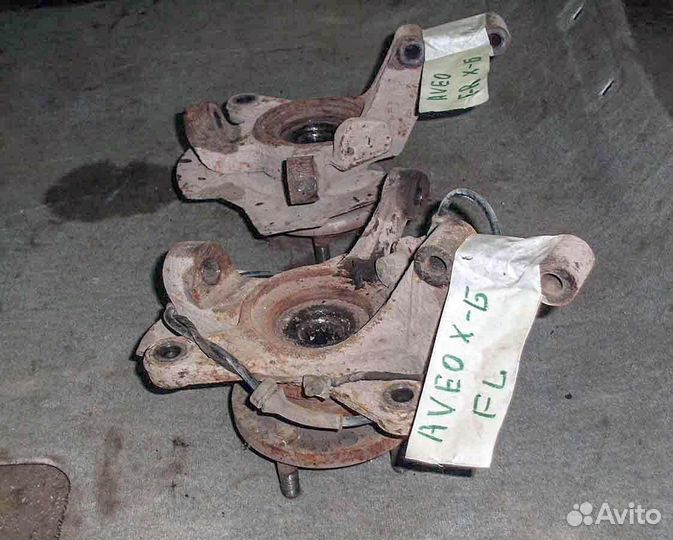 Кулак поворотный левый Chevrolet Aveo T200 Хэтчбек