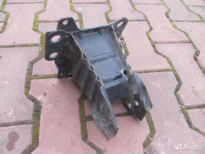 Кронштейн переднего бампера Audi A3 8P 2004-2013