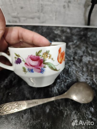 Тарелки, чашки, масленка