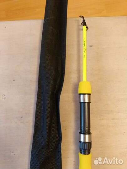 Зимние рыболовные удочка и снасти