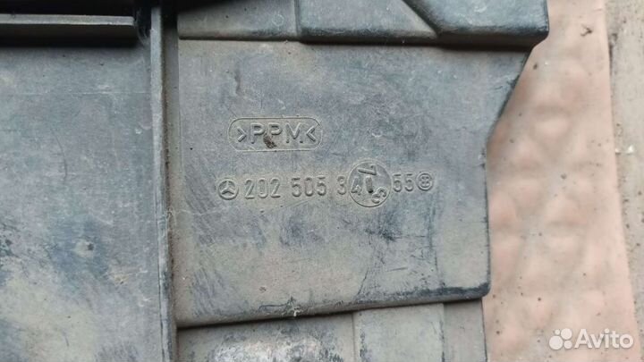 Защитный кожух вентилятора охлаждения w202