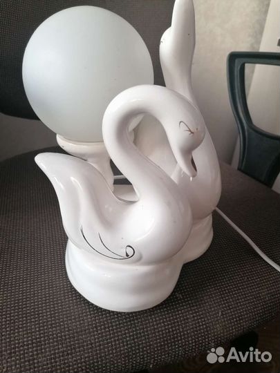 Статуэтка лебедь