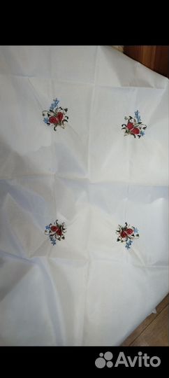 Скатерть и салфетки 12 шт с вышивкой