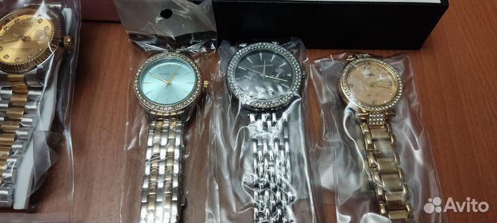 Часы женские и мужские новые