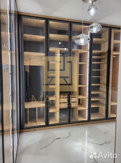 Стеклянный шкаф на заказ