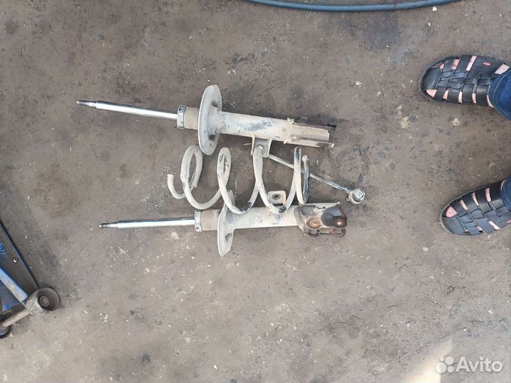 Передние стойки на Киа Спортайдж