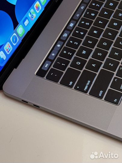 Самый новый MacBook Pro 15 2019 Touch Bar