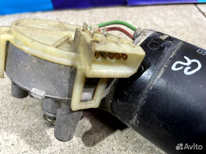 Моторчик стеклоочистителя передний VW Golf II