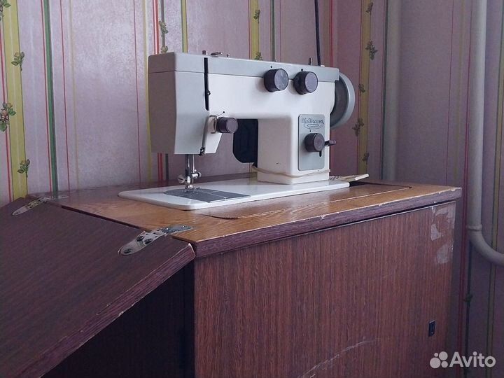 Швейная машинка чайка 143