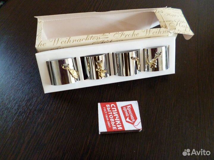 Палочки для еды и салфетницы