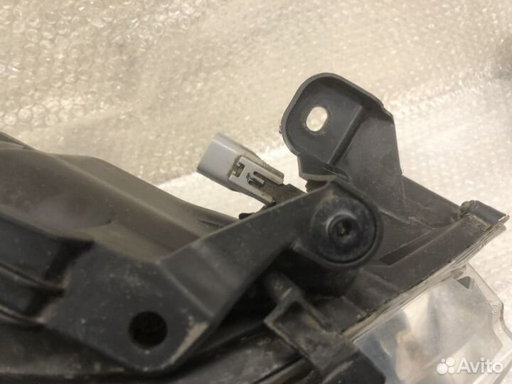 Фара правая Тойота Камри v55 ксенон адаптивный