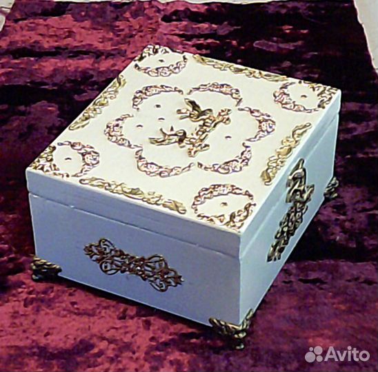 Деревянная шкатулка 