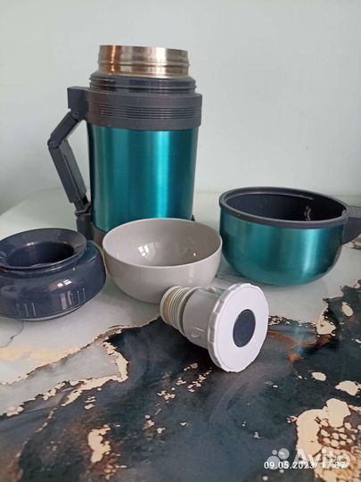 Термос с кружками