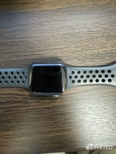 Часы apple watch se 40 mm nike