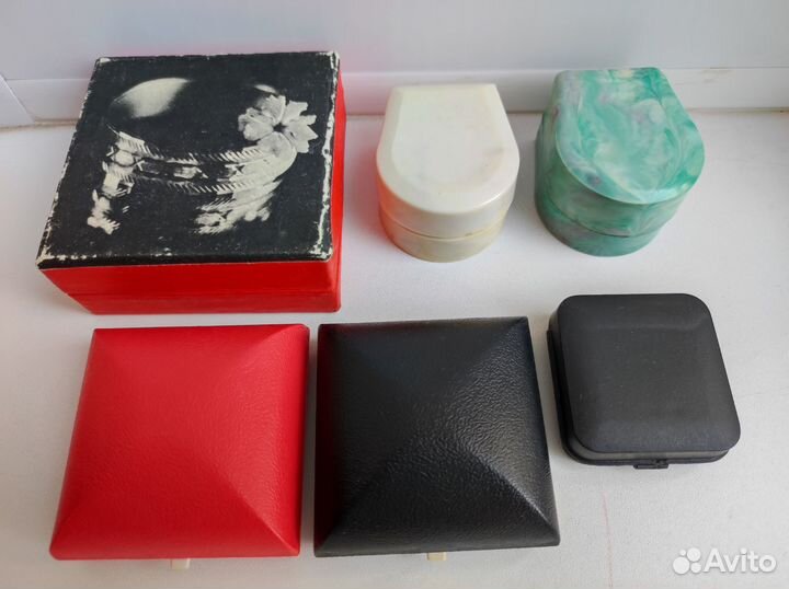 Шкатулка, пудреница, футляры для ювелирных изделий