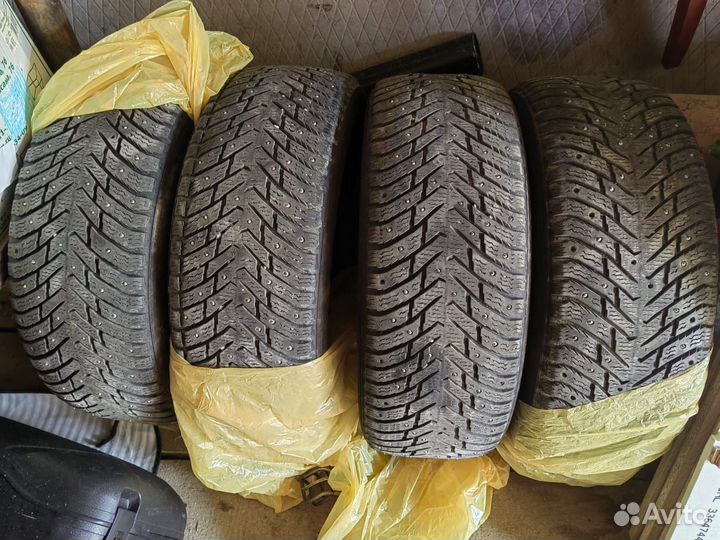 Nokian Tyres Hakkapeliitta 8 215/55 R17