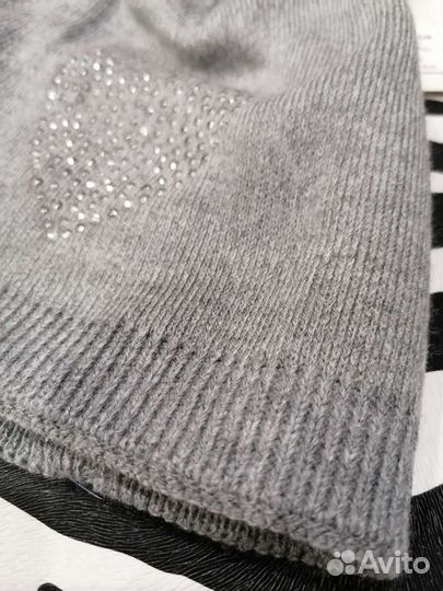 Шапка на девочку с пумпоном (новая)