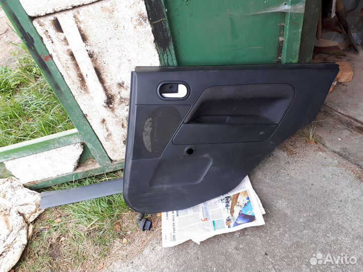 Обшивка и внутренности дверей Ford Fusion