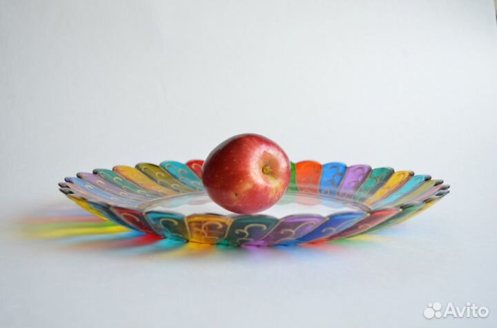 Блюдо плоское из цветного стекла