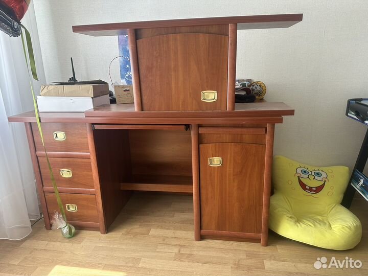 Письменный стол