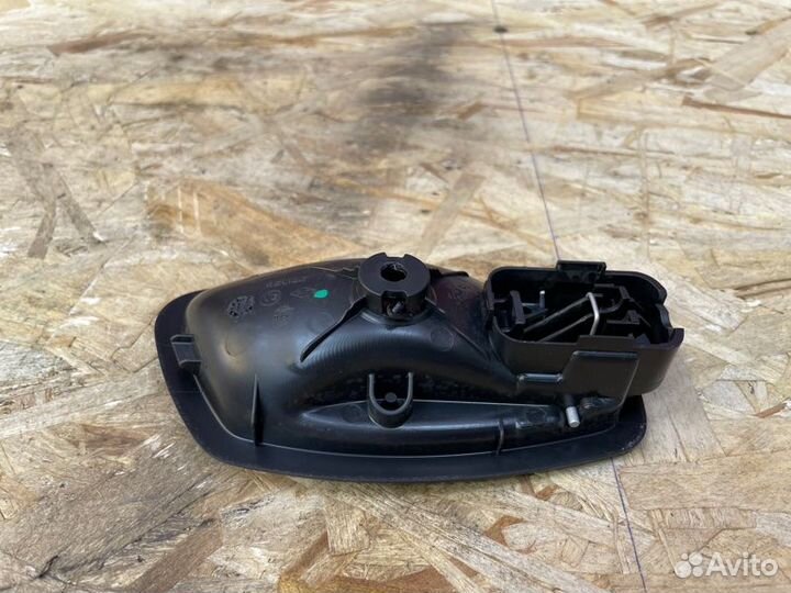 Внутренняя ручка двери левая LADA X-Ray