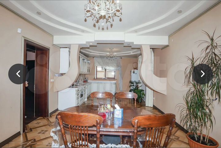 Коттедж 382 м² на участке 6 сот.