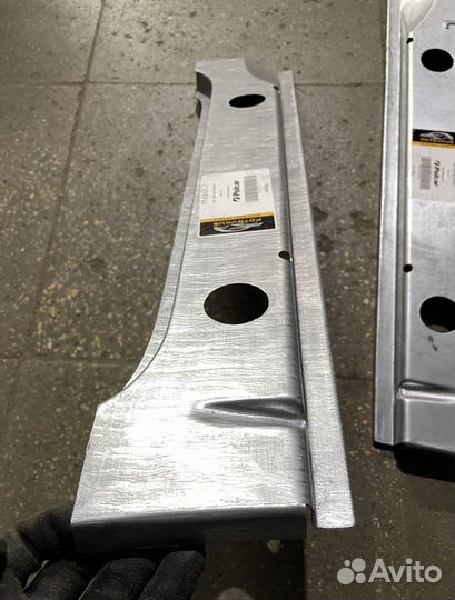 Порог правый Volkswagen Transporter T4 внутренний