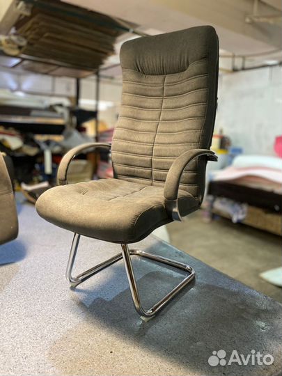 Офисное кресло