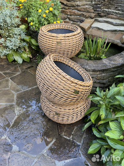 Кашпо из искусственного ротанга