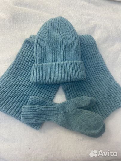 Комплект шапка с шарфом и варежками