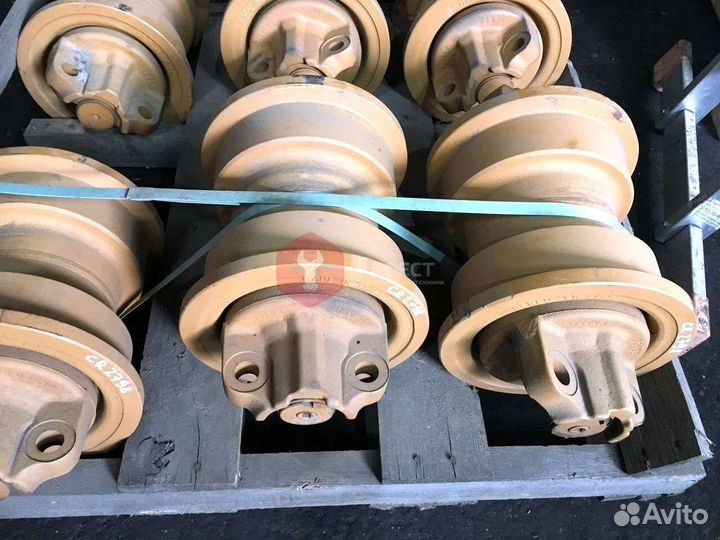 Каток поддерживающий Komatsu KM3537