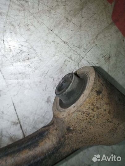 Рычаг передний левый Chevrolet Tracker H25A 2000