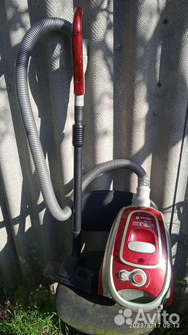 Пылесос Scarlett-1600ватт, колба, комплект, идеал