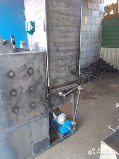 Твердотопливный котел с автоматической подачей угл