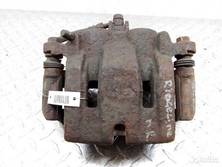 Суппорт передний правый Honda Ridgeline 1