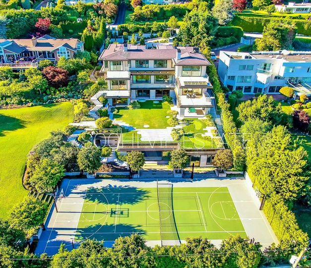 Дом 910 м² на участке 54 сот.